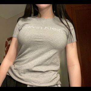 ✨calvin klein tshirt✨